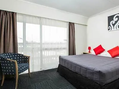 *** Motel Four Canoes Hotel Rotorua New Zealand